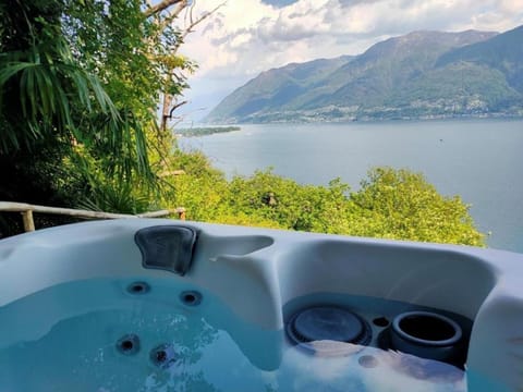 "Pipistrello" 3 Zimmer grosses bezauberndes freistehendes Tessiner Ferienhaus mit unglaublich viel Charme Casa in Ascona