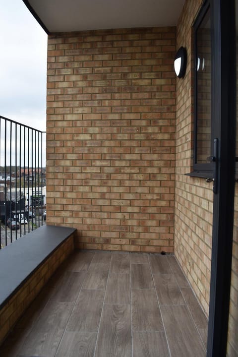 Stunning 2 bed with balcony in Brentwood Essex Condo in Brentwood