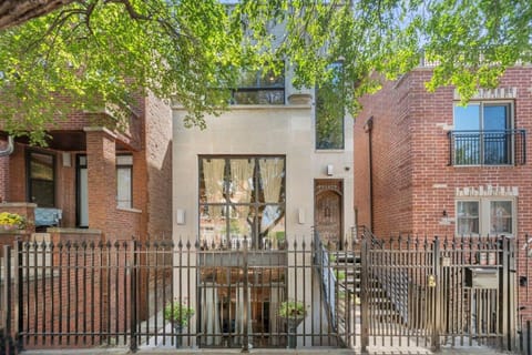 Zen Oasis of Elegance: Expansive Executive Home House in Lower West Side