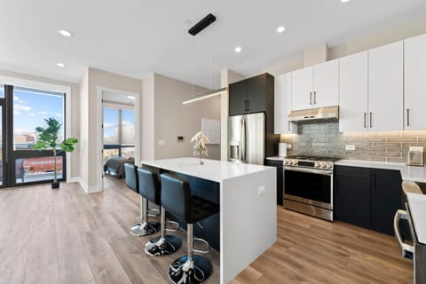 Designer 3bed 2bath New Apt w Ample Hangout Space Condominio in Lower West Side