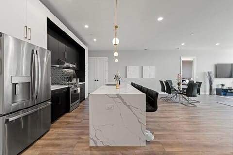 Insta-worthy 3bed 2bath Brand New Home w Balcony Apartment in Lower West Side
