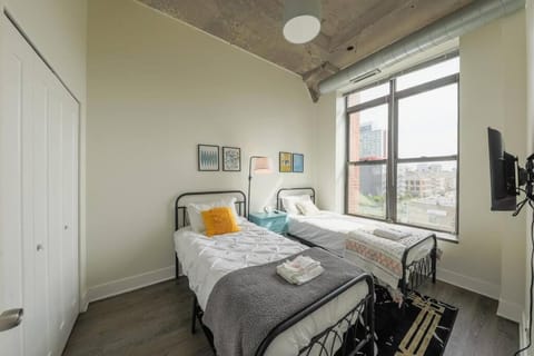 McCormick 2Br-2Ba family unit for up to 8 guests with Optional Parking & Gym Access Apartment in South Loop