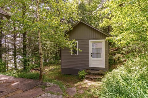 The Lakehouse Chalet in Algonquin Highlands