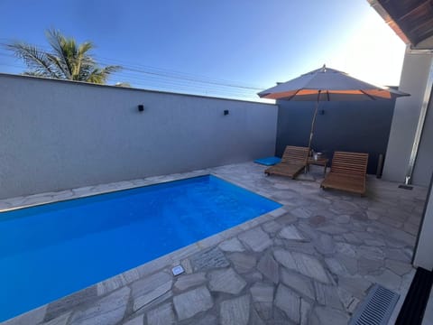 Casa nova com piscina e lareira House in Balneário Barra do Sul