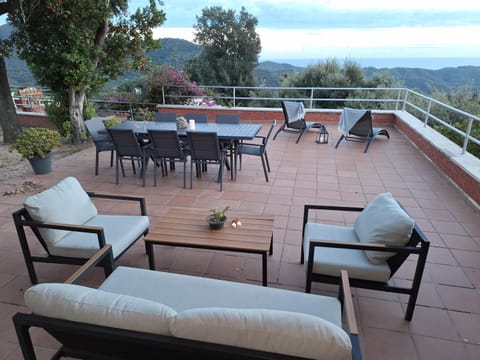 Casa Roure-4BR-Piscina privada-BBQ-Vistas Mar-Ping Pong House in Maresme