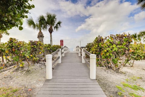 Luxury Longboat Key Condo - Walk to Beach Access! Condominio in Longboat Key