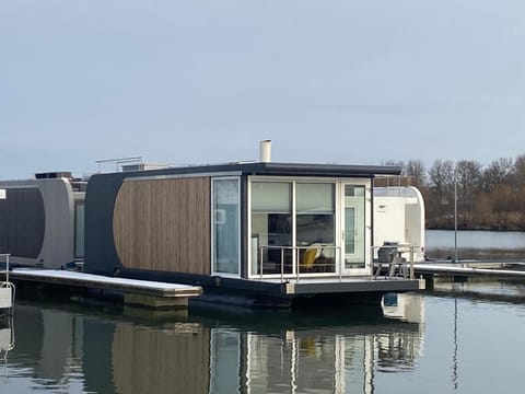Property building, Winter, Lake view