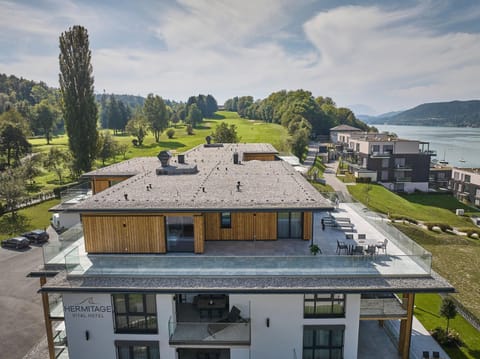 Property building, Day, Neighbourhood, Natural landscape, Bird's eye view, Lake view, Mountain view, Location