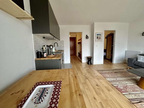 Studio cabine 4 pers avec balcon, près commerces et navette gratuite - FR-1-330F-230 Apartment in La Salle-les-Alpes