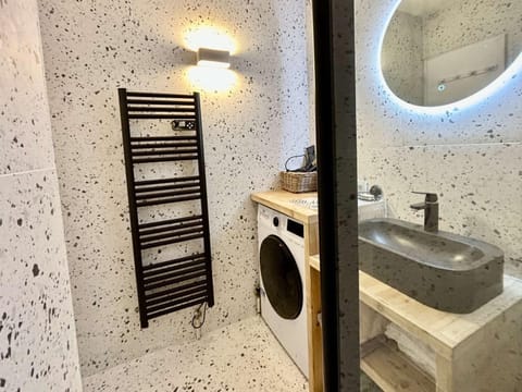 Studio cabine 4 pers avec balcon, près commerces et navette gratuite - FR-1-330F-230 Apartment in La Salle-les-Alpes