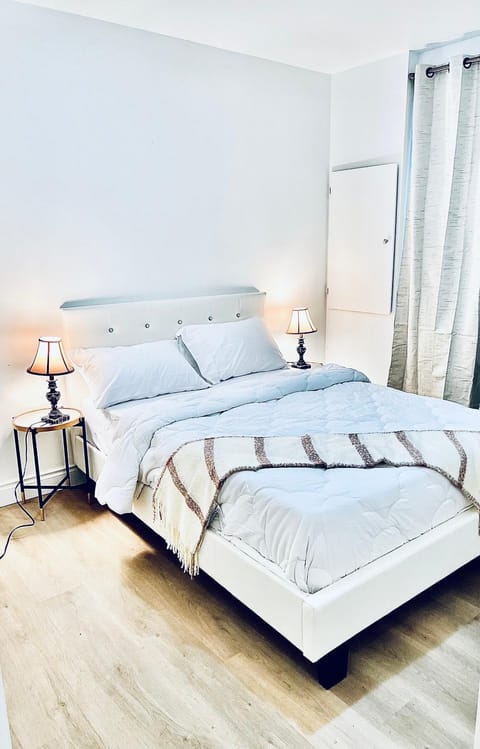 LaVida Exclusive Guest House(Rm#4) Bed and Breakfast in London