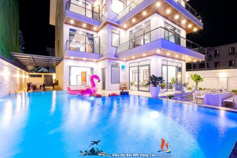 Property building, Communal lounge/ TV room, Night, Evening entertainment, Pool view, Swimming pool, sunbed