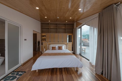 Bed, Balcony/Terrace, wardrobe