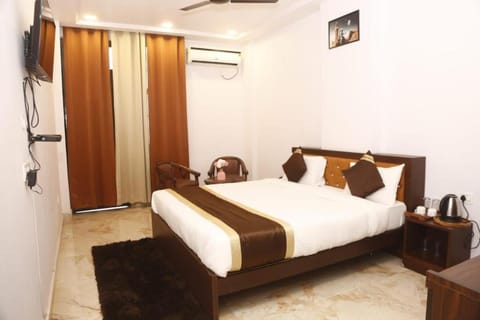 vella marina group of hotels pearl Hotel in Lucknow