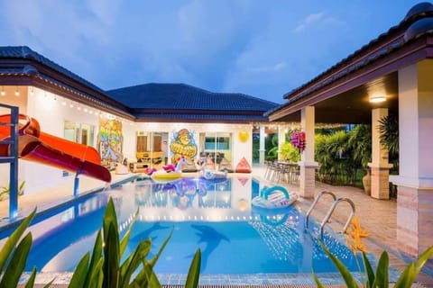 Property building, Garden view, Pool view, Swimming pool