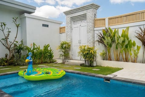 Noel Peaceful 3BR Villa with Pool in Cemagi Bali Chalet in Kediri