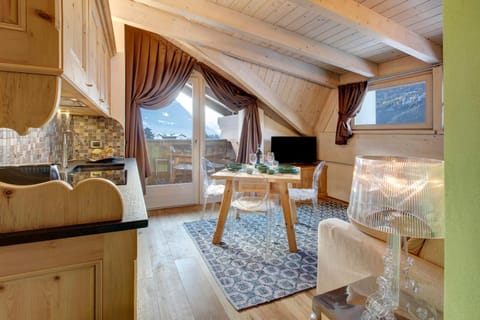 TV and multimedia, Living room, Seating area, Dining area, Evening entertainment, Breakfast