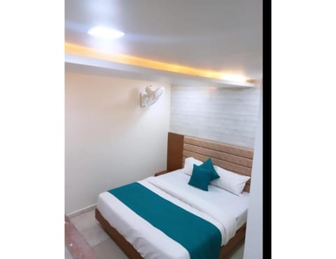 Hotel Rowton, Makarpura, Vadodara Vacation rental in Vadodara