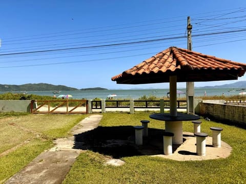 Residência à beira-mar em Zimbros House in Porto Belo