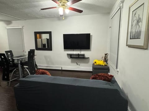 NYC Gateway: Cozy Home with Easy Access Apartamento in Passaic