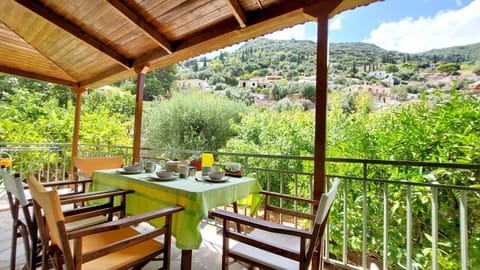 View (from property/room), Balcony/Terrace, Mountain view