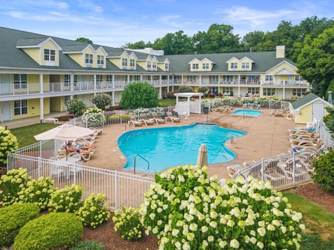 Hot Tub, Swimming pool, Swimming pool