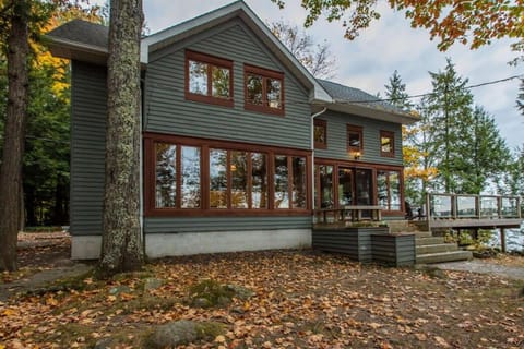Dream Weaver privacy & stunning long lake views House in Muskoka Lakes