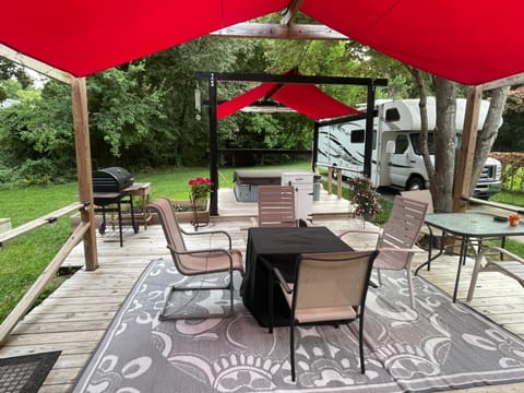 Wayne's Place-Hot tub, pet friendly. Close to HPU House in High Point