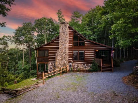 Top of the Mountain - Breathtaking Views*Hot Tub* House in Blue Ridge