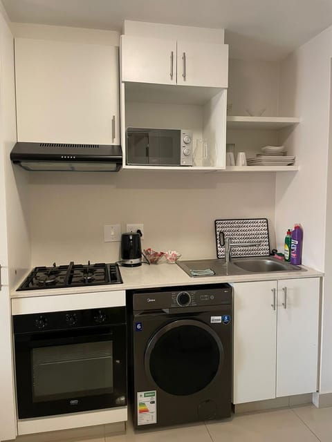 Kitchen or kitchenette, washing machine