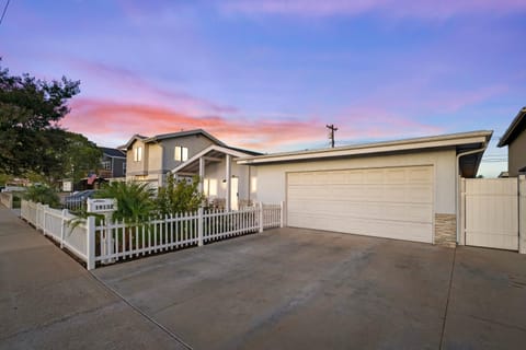 Peaceful Home Near Beach & Disneyland House in Huntington Beach