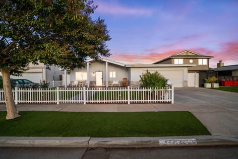 Peaceful Home Near Beach & Disneyland House in Huntington Beach