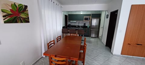 Kitchen or kitchenette, Dining area, minibar, pet friendly, stove