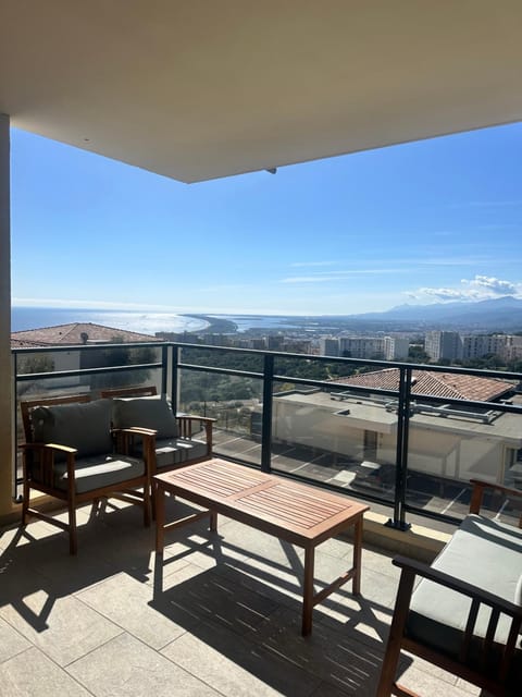 Patio, Natural landscape, View (from property/room), Balcony/Terrace, Dining area, Mountain view