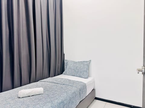 Cozy & Drive Urban Suite by WL Apartment in George Town