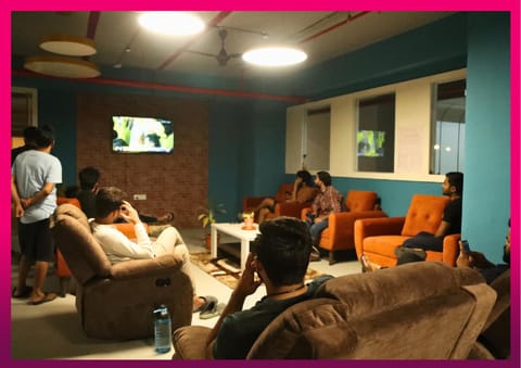 Communal lounge/ TV room, TV and multimedia, Living room, Evening entertainment, group of guests