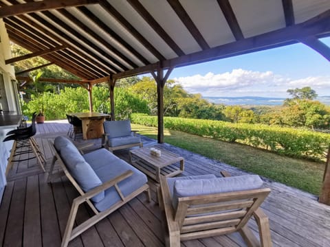 Living room, Garden view, Sea view