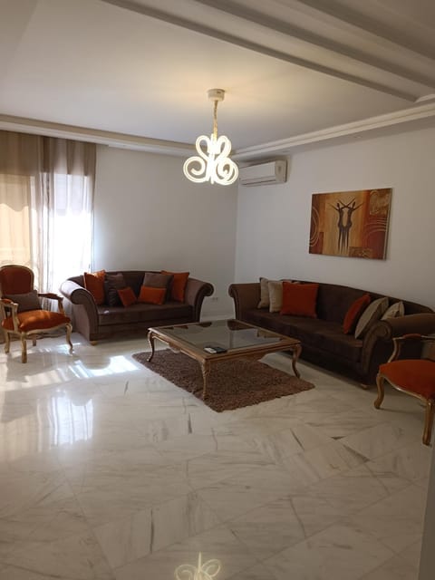 Luxury greenbedroom appartement ennasr Condo in Tunis