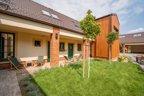 Property building, Spring, Day, Garden, Garden view