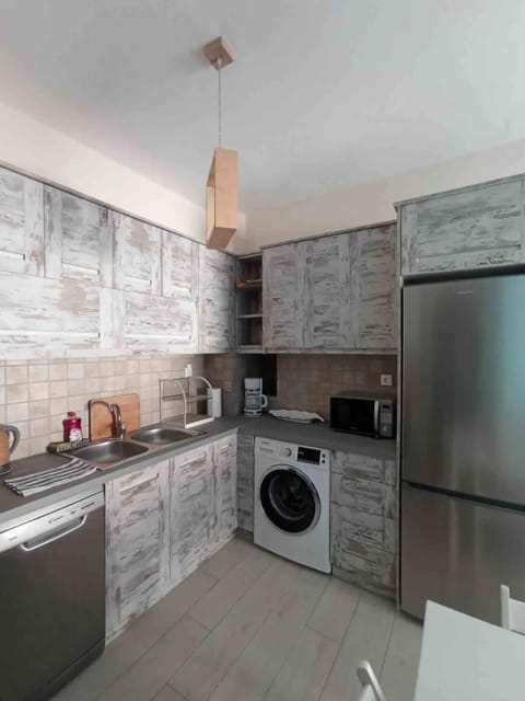 Kitchen or kitchenette, dishwasher, minibar, washing machine