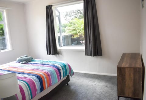 Dog Friendly, Central, sleeps 8 House in Hamilton