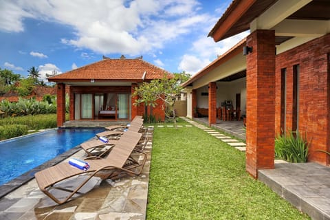 Property building, Swimming pool, Swimming pool