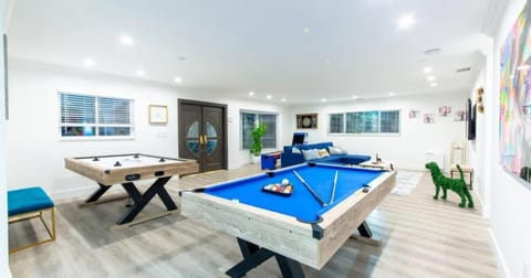 Stunning Villa with Tennis Court & Indoor Pool TGH Villa in Golden Glades