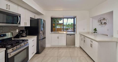 Kitchen or kitchenette, dishwasher, minibar, oven, pet friendly, stove, toaster