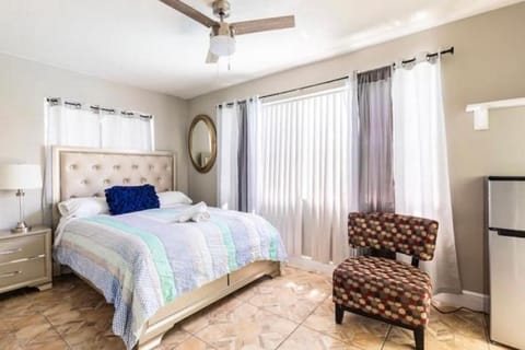 Awesome 4 bedroom pool house King bed Maison in Lauderhill