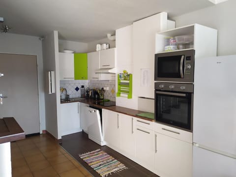 Kitchen or kitchenette, dishwasher, minibar, pet friendly, stove, toaster