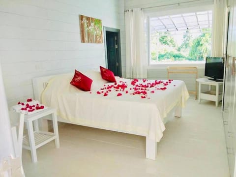 The Sunny Hill Pool Villa 180° Panoramic Sea View Villa in Krabi Changwat