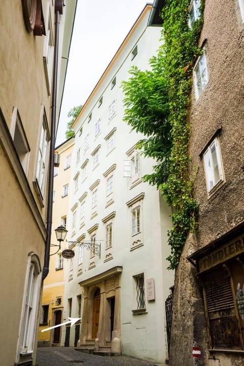 Property building, Facade/entrance