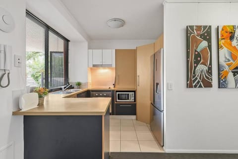 Resort Living - 10mins CBD - 2Bed / 2Bath / 1Car Apartment in Kangaroo Point