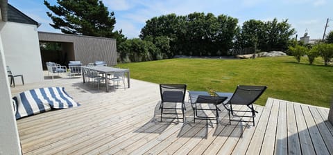 Villa La Grève Blanche avec piscine intérieure Villa in Plouguerneau